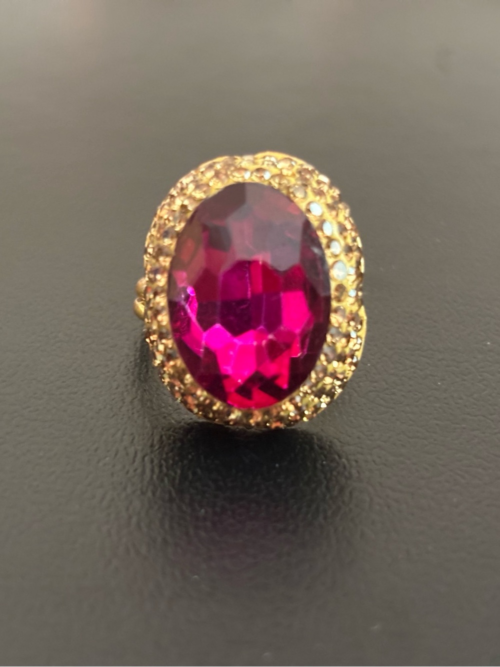 Gold-Setting Pink Oval Cocktail Ring
